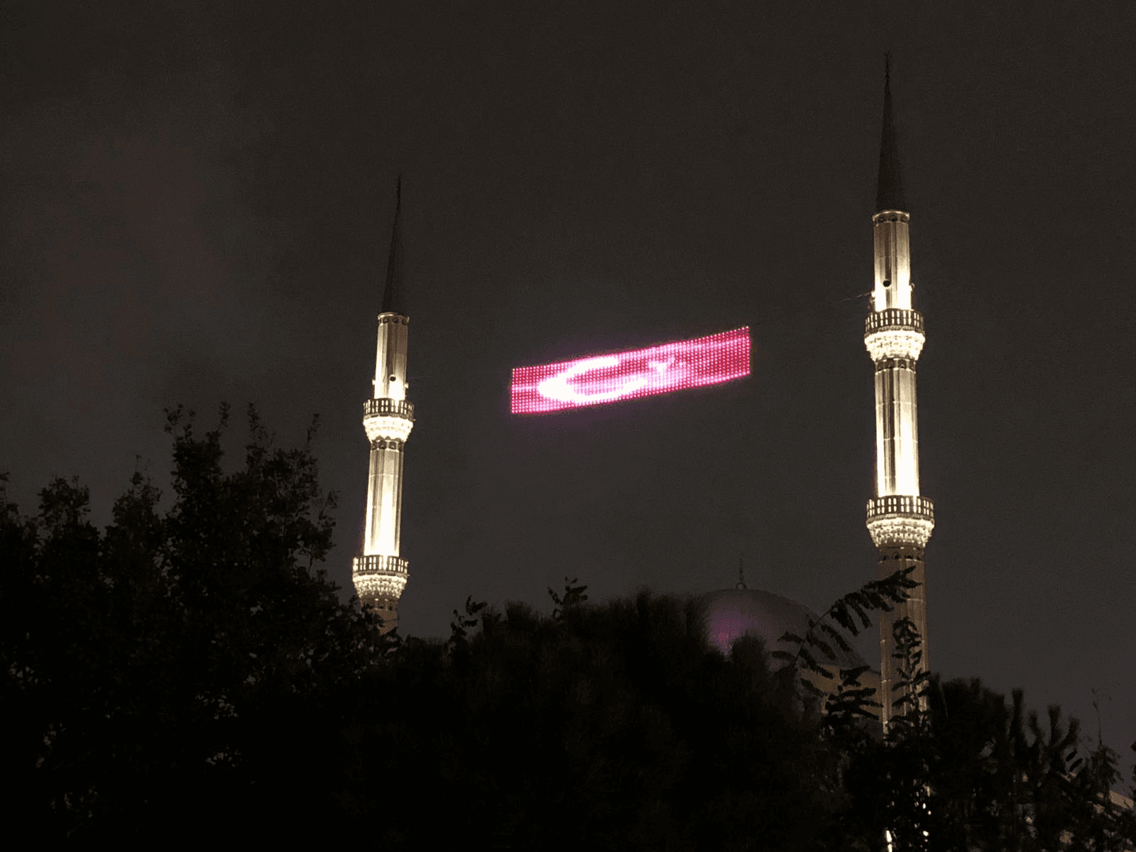 Pendik Yenişehir Ulu Camii — RGB LED mahya