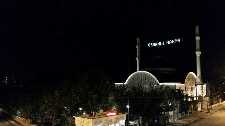 Yahyalar Camii — RGB LED mahya